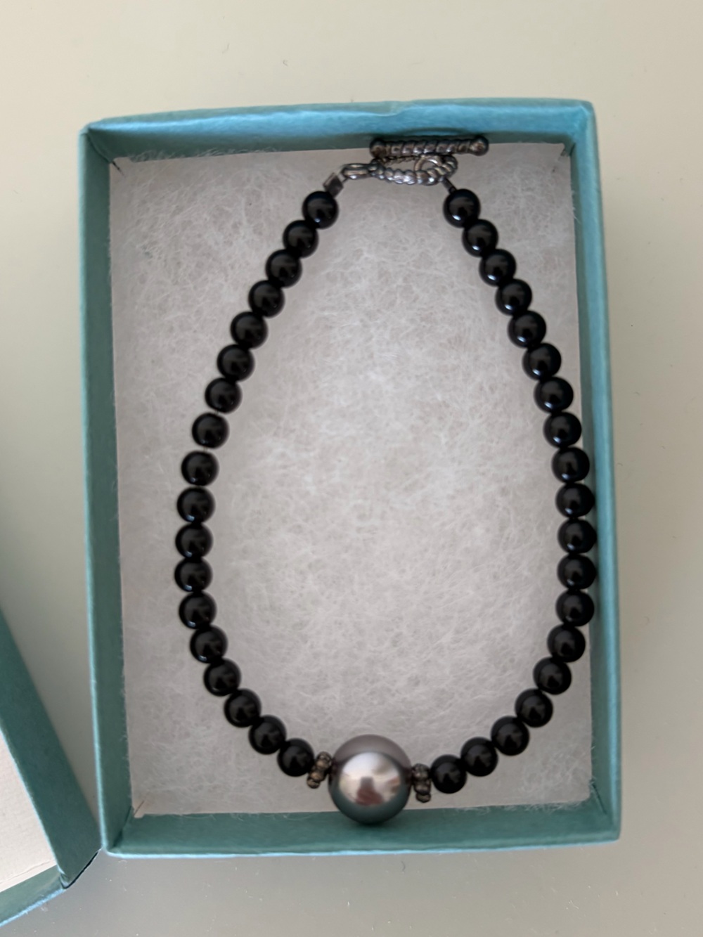 New Black Beaded Bracelet with Single Gray Pearl Accent